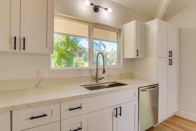 1064 Ehu Rd unit B, Makawao, HI 96768 - photo 7