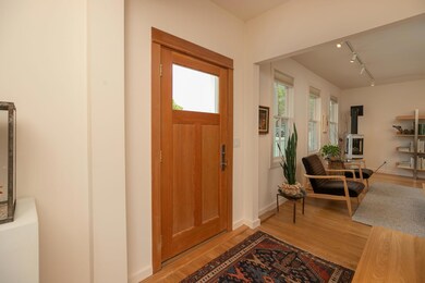 4-web-or-mls-04-Foyer.jpg