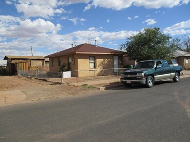 404 N Snider Ave, Winslow, AZ 86047 - photo 2
