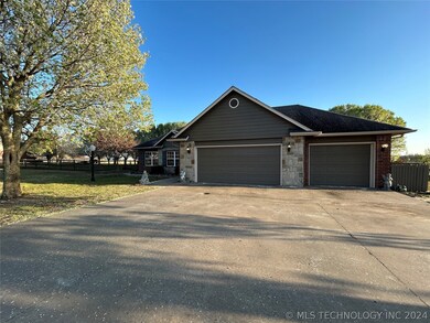 1120 W Evergreen St, Skiatook, OK 74070 - photo 4