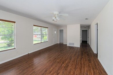 511 Jones St - Living Room with Entryway and Hallw