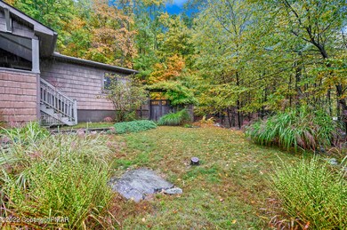 117 Upper Chipmunk Ct, Bushkill, PA 18324 - photo 3