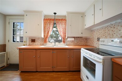 156 Whittier Rd, Pawtucket, RI 02861 - photo 7