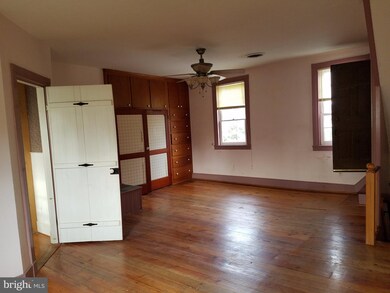 19311 Jamestown Dr, Hagerstown, MD 21742 - photo 5