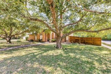 600 Williamsburg Dr, Ennis, TX 75119 - photo 2