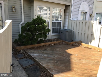 574 Boysenberry Ln, Frederick, MD 21703 - photo 2