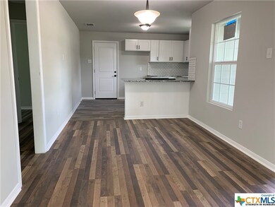 827 E Cedar St, Seguin, TX 78155 - photo 7