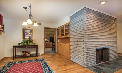 DINING BUILT-IN