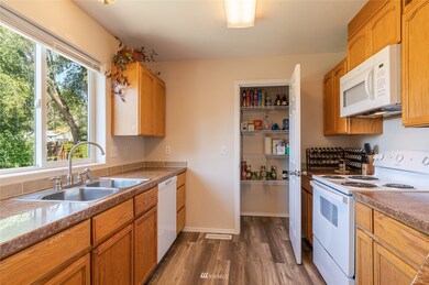 632 N Grover Place, East Wenatchee, WA 98802 - photo 6