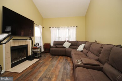 24 Hemlock Ct unit 232, Bordentown, NJ 08505 - photo 2