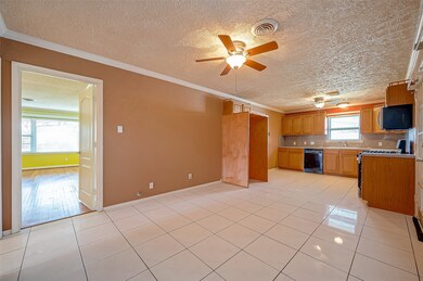 527 Spell St, Houston, TX 77022 - photo 7