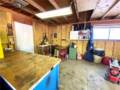 3111 E Clinton Ave, Des Moines, IA 50317 - photo 5