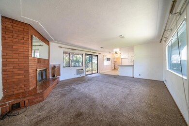 2722 Russell St-8