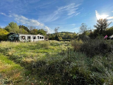 327 Woodlyn Rd, Johnson City, TN 37601 - photo 2