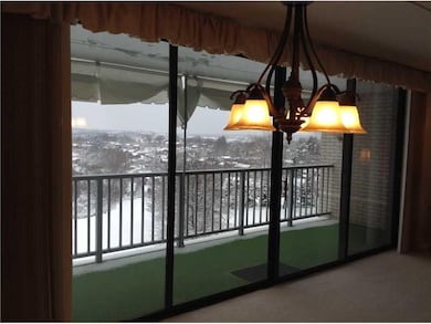 Living Room. LARGE SLIDING GLASS DOORS ALLOW PLENT