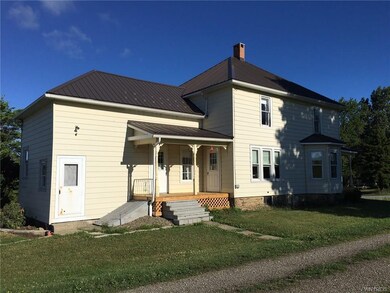 Vinyl siding and approx. 30k new metal roof
