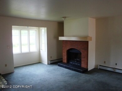 Large Unit Fireplace & Living Room