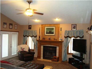 Wood burning fireplace, vaulted ceilings, built in