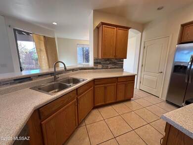 17015 Kitchen, Pantry