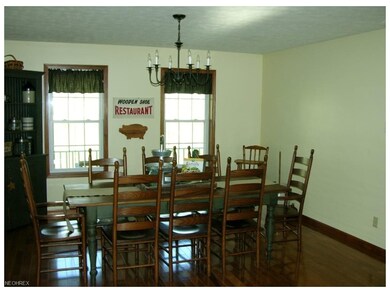 Huge Dining Area For Large Family Functions