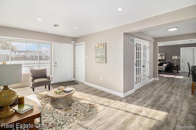 17638 New Hampshire Dr, Southfield, MI 48075 - photo 3