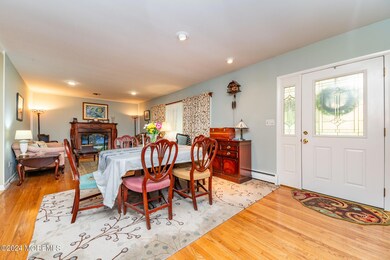 606 van Note Pkwy, Oakhurst, NJ 07755 - photo 4