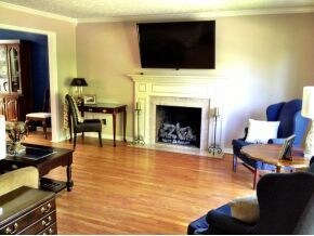 Living Room wFire Place