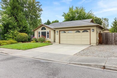 643 SW Leonard St, Grants Pass, OR 97526 - photo 5