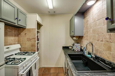 206 Madison unit B, San Antonio, TX 78204 - photo 3