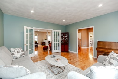 11 Raven Cir, Cranston, RI 02921 - photo 2