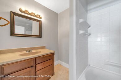 16-512-W-Paulson-St-WindowStill-Real-Est