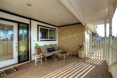 1D-Private Front Porch