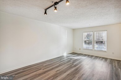 20573 Lowfield Dr, Germantown, MD 20874 - photo 7