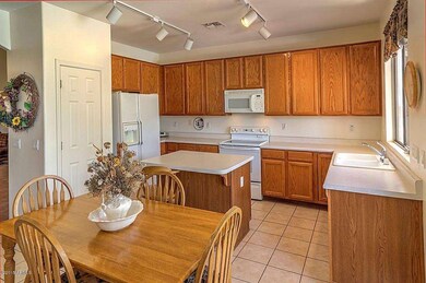 Kitchen / Casual Dining
