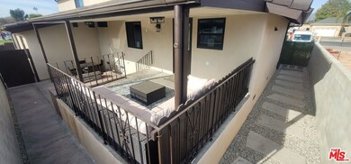 20456 Strathern St, Los Angeles, CA 91306 - photo 7