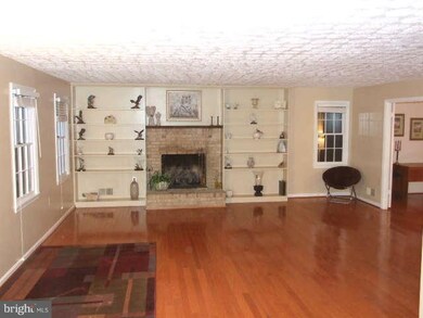 6204 Falcon Landing Ct, Burke, VA 22015 - photo 4