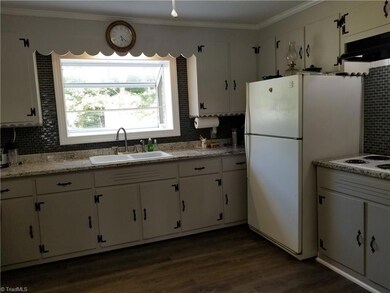 5688 Edgar Rd, High Point, NC 27263 - photo 5