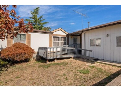 217 NE Peggy Ave, Roseburg, OR 97470 - photo 2