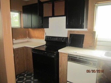 325 S 6th St, Moberly, MO 65270 - photo 4