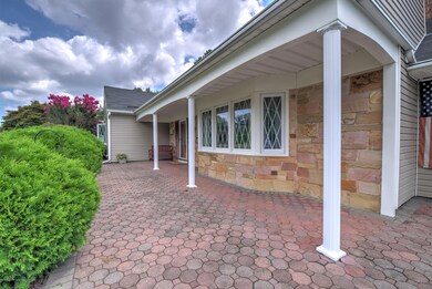 002_FRONT PATIO