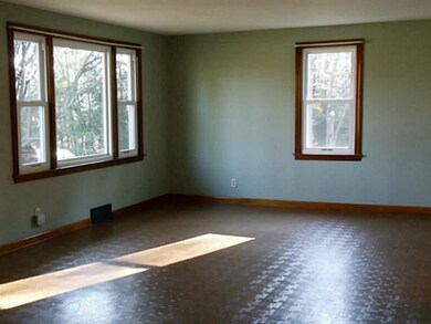 Living Room. Large Bright Freshly Painted Living R