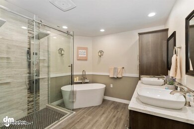 28-Master Bathroom_KC_01330