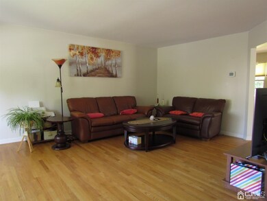 LIVING ROOM - 2.
