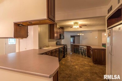 612 W 6th St, Davenport, IA 52803 - photo 4