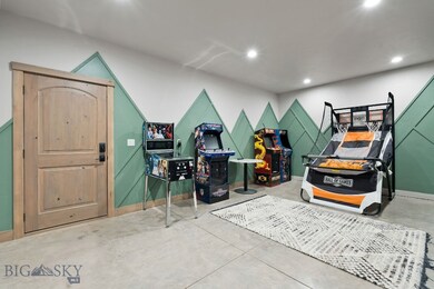 Garage/Game Room