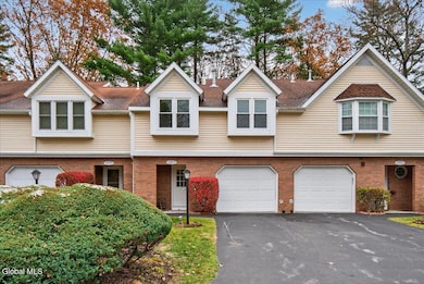 4043 Chaucer Place, Slingerlands, NY 12159 - photo 2