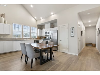 17168 SW Snowdale St unit 403, Beaverton, OR 97007 - photo 3