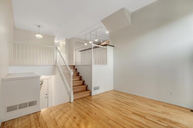 06-2992 Barclay Way 001