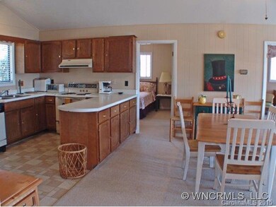 Kitchen & Dining Area