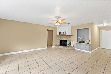 16715 Bougainvilla Ln, Friendswood, TX 77546 - photo 2